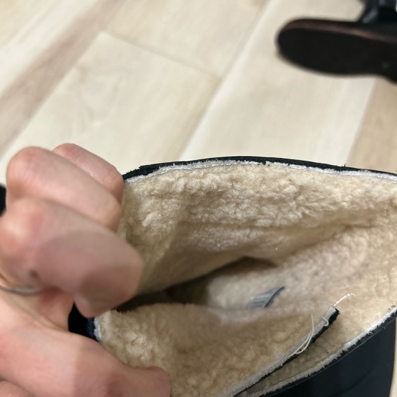 Ugg boots size 9 - Picture 3 of 6